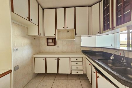Cozinha de apartamento para alugar com 3 quartos, 190m² em Jardim Enseada, Guarujá