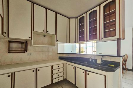 Cozinha de apartamento para alugar com 3 quartos, 190m² em Jardim Enseada, Guarujá