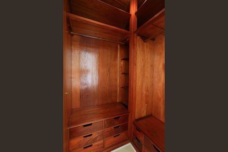 Studio para alugar com 42m², 1 quarto e 1 vaga Studio para alugar com 42m², 1 quarto e 1 vagaQuarto