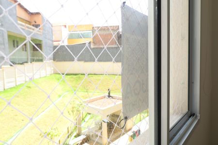 Apartamento para alugar com 32m², 2 quartos e sem vagaPlaca instalada na janela do quarto do imóvel (2ºandar) -Código da placa KJFK-552