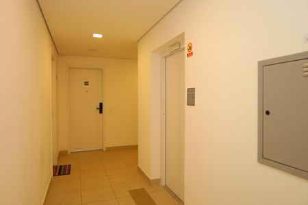 Apartamento para alugar com 32m², 2 quartos e sem vagaÁrea comum - Saguão do andar