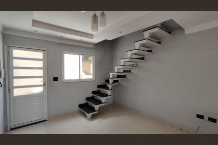 Sala de casa de condomínio para alugar com 2 quartos, 50m² em Jardim Miriam, São Paulo