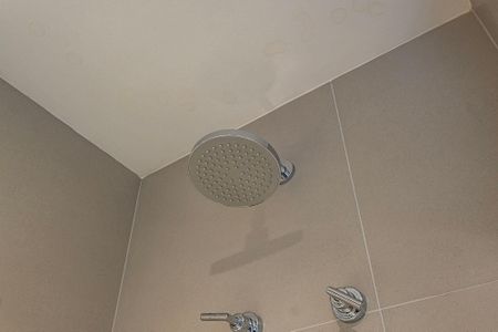 Banheiro de kitnet/studio à venda com 1 quarto, 25m² em Pinheiros, São Paulo