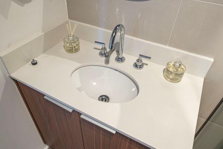 Banheiro de kitnet/studio à venda com 1 quarto, 25m² em Pinheiros, São Paulo