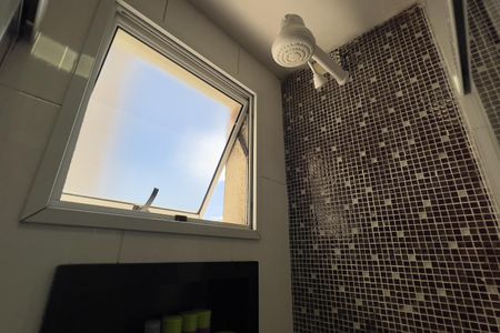Banheiro de apartamento para alugar com 2 quartos, 45m² em Jardim Albertina, Guarulhos