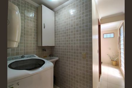 Casa à venda com 180m², 3 quartos e 1 vagaÁrea de Serviço