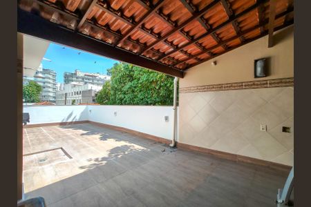 Casa à venda com 180m², 3 quartos e 1 vagaTerraço