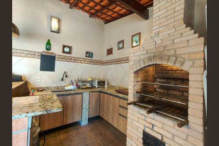 Casa à venda com 180m², 3 quartos e 1 vagaÁrea gourmet