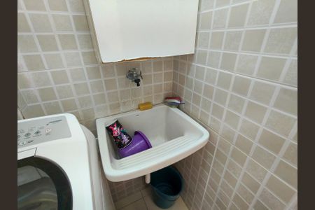 Casa à venda com 180m², 3 quartos e 1 vagaÁrea de Serviço