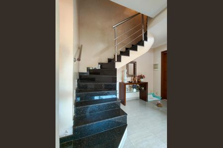 Casa à venda com 180m², 3 quartos e 1 vagaEscada