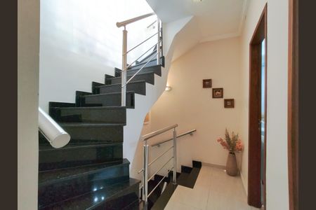 Casa à venda com 180m², 3 quartos e 1 vagaEscada