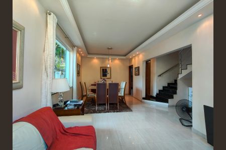 Sala de casa à venda com 3 quartos, 180m² em Praça da Bandeira, Rio de Janeiro