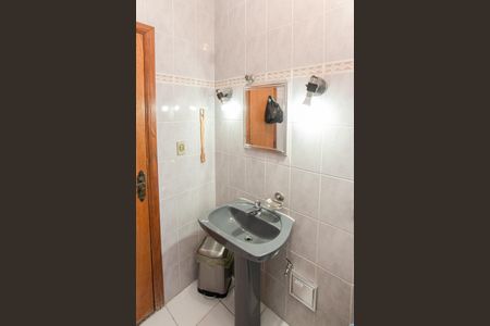 Casa à venda com 130m², 3 quartos e 2 vagasBanheiro