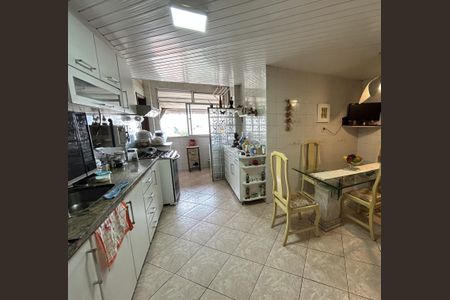 Apartamento à venda com 115m², 3 quartos e 3 vagasCozinha