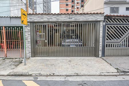 Casa à venda com 160m², 2 quartos e 2 vagas Casa à venda com 160m², 2 quartos e 2 vagasFachada