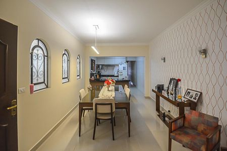 Casa à venda com 160m², 2 quartos e 2 vagas Casa à venda com 160m², 2 quartos e 2 vagasSala