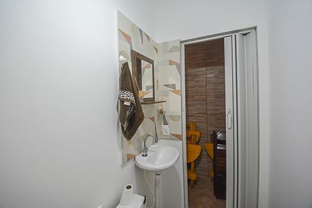 Casa à venda com 160m², 2 quartos e 2 vagas Casa à venda com 160m², 2 quartos e 2 vagasBanheiro de serviço