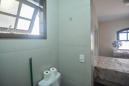 Casa à venda com 160m², 2 quartos e 2 vagas Casa à venda com 160m², 2 quartos e 2 vagasBanheiro da Suíte