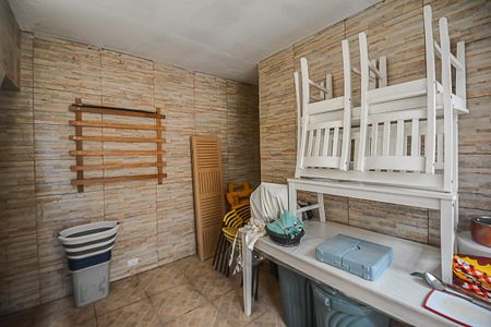 Casa à venda com 160m², 2 quartos e 2 vagas Casa à venda com 160m², 2 quartos e 2 vagasÁrea de Serviço