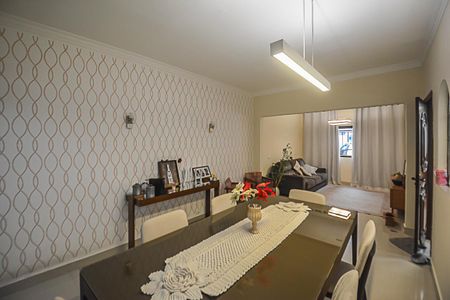 Casa à venda com 160m², 2 quartos e 2 vagas Casa à venda com 160m², 2 quartos e 2 vagasSala