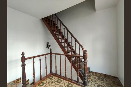 Apartamento para alugar com 100m², 2 quartos e sem vagaEscada