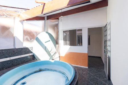 Casa para alugar com 92m², 2 quartos e sem vagaQuintal