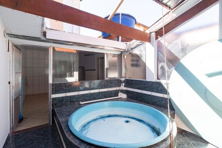 Casa para alugar com 92m², 2 quartos e sem vagaQuintal