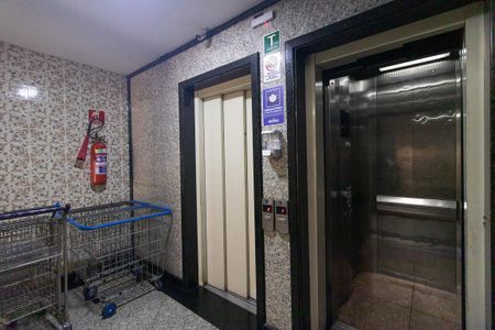 Apartamento para alugar com 53m², 2 quartos e sem vaga Apartamento para alugar com 53m², 2 quartos e sem vagaElevadores