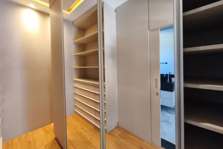 Casa de condomínio à venda com 400m², 4 quartos e 2 vagasCloset da Suíte 4