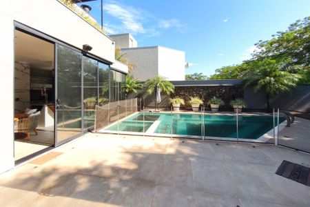 Casa de condomínio à venda com 400m², 4 quartos e 2 vagasQuintal - Piscina