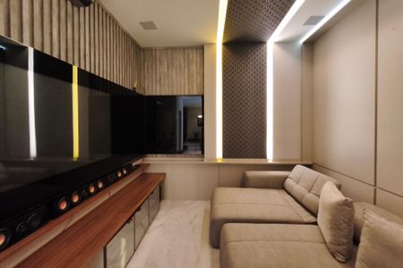 Casa de condomínio à venda com 400m², 4 quartos e 2 vagasSala de TV