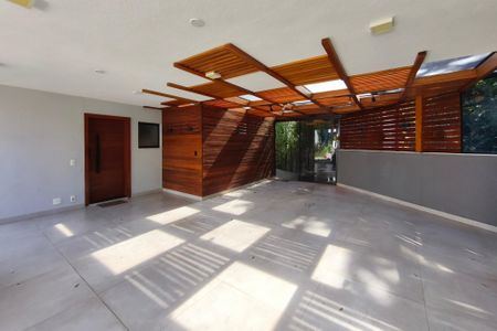 Casa de condomínio à venda com 400m², 4 quartos e 2 vagasQuintal - Garagem