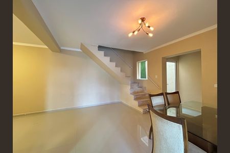 Casa à venda com 200m², 3 quartos e 2 vagasSala