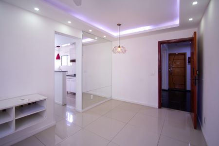 Sala de apartamento para alugar com 2 quartos, 65m² em Colubandê, São Gonçalo