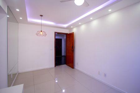 Sala de apartamento para alugar com 2 quartos, 65m² em Colubandê, São Gonçalo