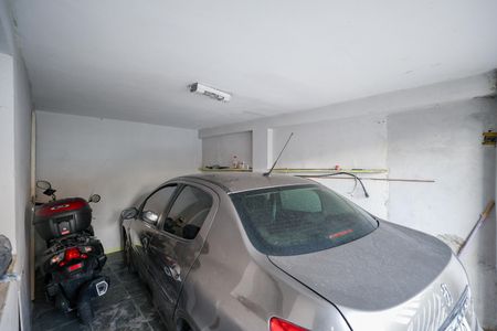 Casa à venda com 180m², 2 quartos e 3 vagas Casa à venda com 180m², 2 quartos e 3 vagasGaragem