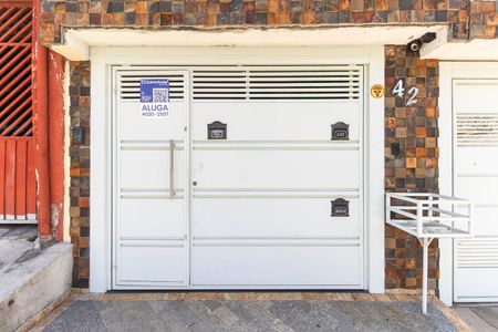 Casa para alugar com 131m², 2 quartos e 2 vagas Casa para alugar com 131m², 2 quartos e 2 vagasFachada