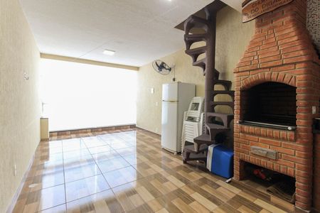 Casa para alugar com 131m², 2 quartos e 2 vagas Casa para alugar com 131m², 2 quartos e 2 vagasChurrasqueira