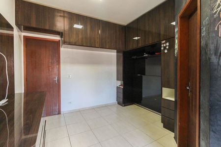 Casa para alugar com 131m², 2 quartos e 2 vagas Casa para alugar com 131m², 2 quartos e 2 vagasSuíte 2