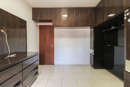 Casa para alugar com 131m², 2 quartos e 2 vagas Casa para alugar com 131m², 2 quartos e 2 vagasSuíte 2