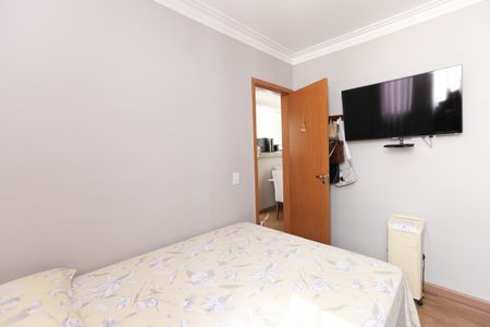 Apartamento à venda com 2 quartos, 44m² em Califórnia, Contagem