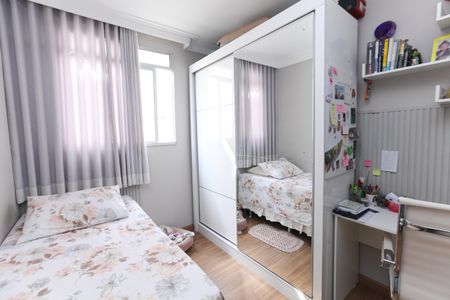 Apartamento à venda com 2 quartos, 44m² em Califórnia, Contagem