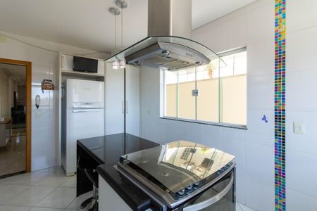Casa à venda com 225m², 3 quartos e 6 vagas Casa à venda com 225m², 3 quartos e 6 vagasCozinha