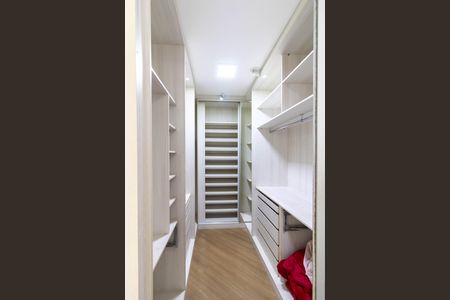 Casa à venda com 225m², 3 quartos e 6 vagas Casa à venda com 225m², 3 quartos e 6 vagasCloset da Suíte