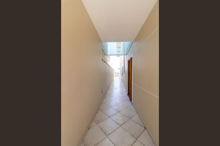 Casa à venda com 225m², 3 quartos e 6 vagas Casa à venda com 225m², 3 quartos e 6 vagasCorredor Lateral