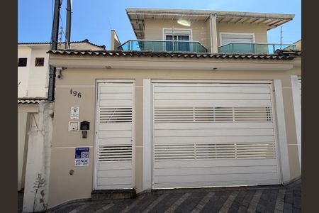 Casa à venda com 225m², 3 quartos e 6 vagas Casa à venda com 225m², 3 quartos e 6 vagasPlaca