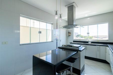 Casa à venda com 225m², 3 quartos e 6 vagas Casa à venda com 225m², 3 quartos e 6 vagasCozinha