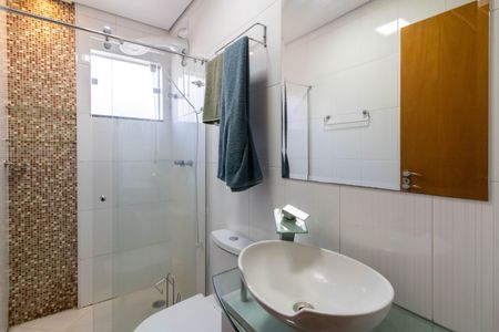 Casa à venda com 225m², 3 quartos e 6 vagas Casa à venda com 225m², 3 quartos e 6 vagasBanheiro da Suíte