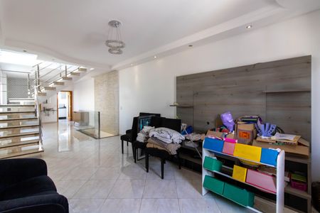 Casa à venda com 225m², 3 quartos e 6 vagas Casa à venda com 225m², 3 quartos e 6 vagasSala