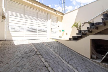 Casa à venda com 225m², 3 quartos e 6 vagas Casa à venda com 225m², 3 quartos e 6 vagasGaragem